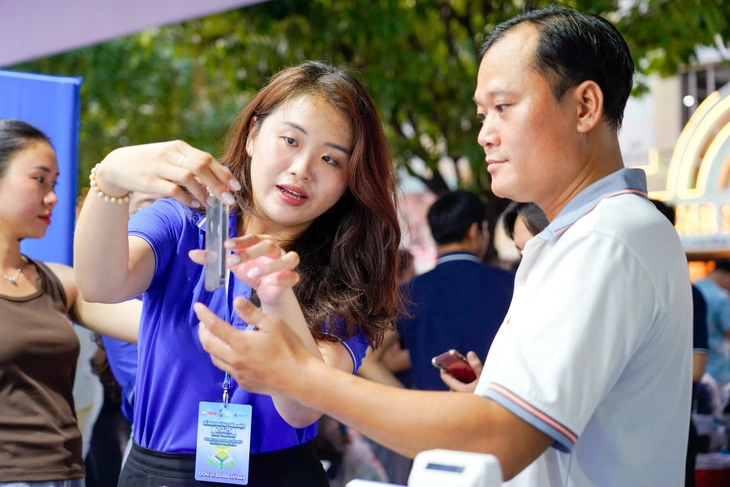 Eximbank khuấy động Ngày không tiền mặt với loạt giải pháp tài chính số tiên tiến, tiện lợi - Ảnh 1.