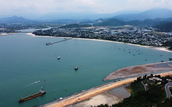 Phó thủ tướng Nguyễn Hoà Bình: 'Khu thương mại tự do Đà Nẵng là đầu tiên nhưng phải chắc thắng'  - Ảnh 2.