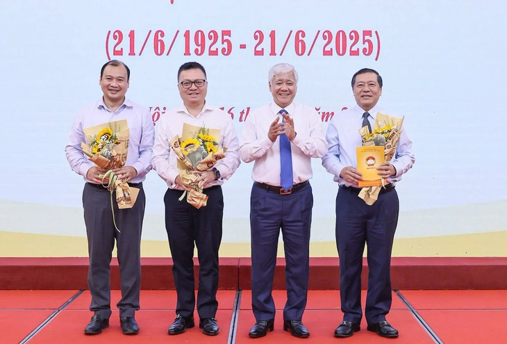 báo chí - Ảnh 2.