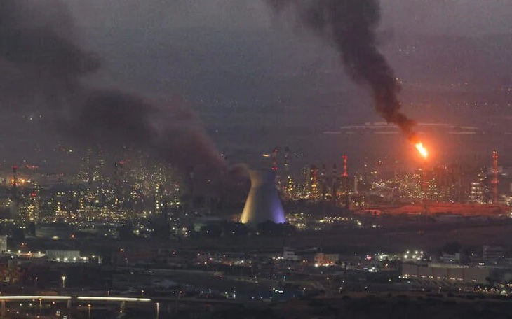 Israel tấn công 2 tiêm kích F-14 của Iran, Tehran phát động làn sóng không kích mới - Ảnh 2. Iran - Ảnh 2.