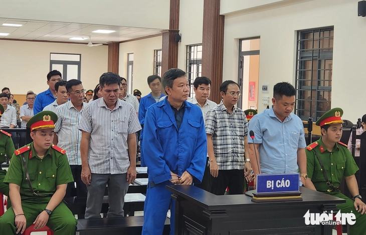 Vì sao cựu giám đốc ban quản lý dự án và đơn vị thi công ở An Giang hầu tòa? - Ảnh 1.