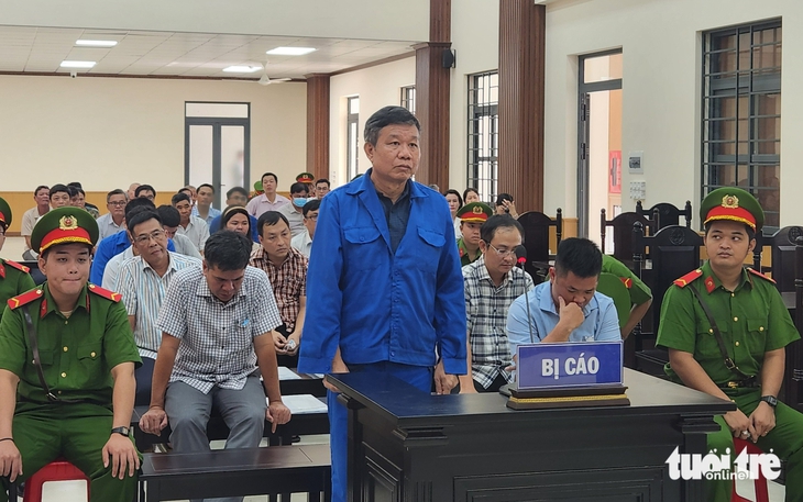 Vì sao cựu giám đốc ban quản lý dự án và đơn vị thi công ở An Giang hầu tòa? - Ảnh 2.
