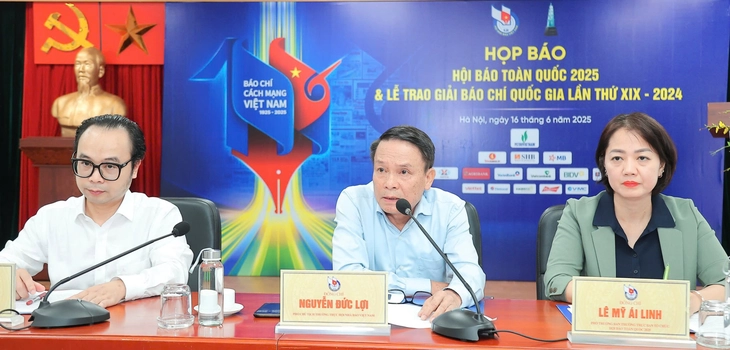 Truyền hình cách nào giữ được chân khán giả? - Ảnh 1. Lần đầu trưng bày lịch sử báo chí 100 năm - Ảnh 1.