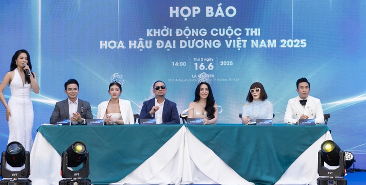 Chung kết Hoa hậu Đại dương Việt Nam 2025 diễn ra lúc hoàng hôn ở vịnh Vĩnh Hy - Ảnh 3. Hoa hậu Đại dương - Ảnh 3.