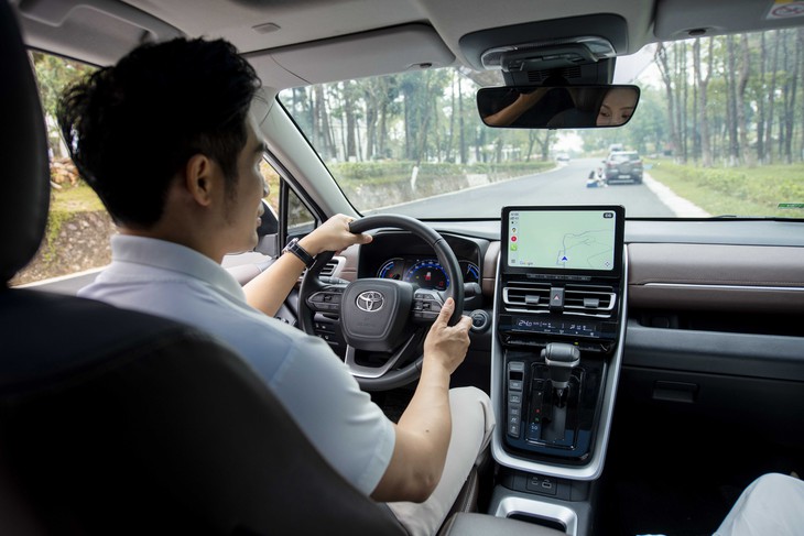 Lái thử Innova Cross tại sự kiện Toyota Cross Line Up, khách 'chốt' đặt cọc - Ảnh 3.