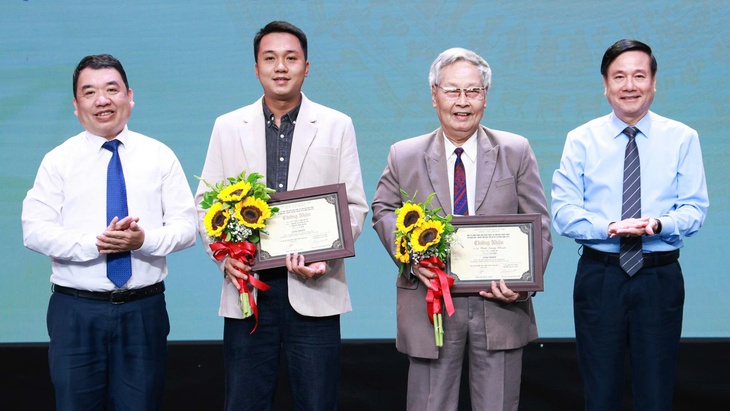 ‘Khúc ca người làm báo’, ‘Trên đường mực cháy’, ‘Lời bác dặn’ giành giải nhất sáng tác về nghề báo - Ảnh 1. nghề báo - Ảnh 1.
