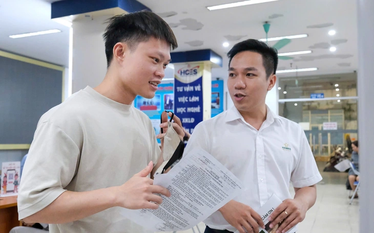 Doanh nghiệp tuyển nhiều lao động để đẩy mạnh sản xuất, tăng tốc giao hàng - Ảnh 2.