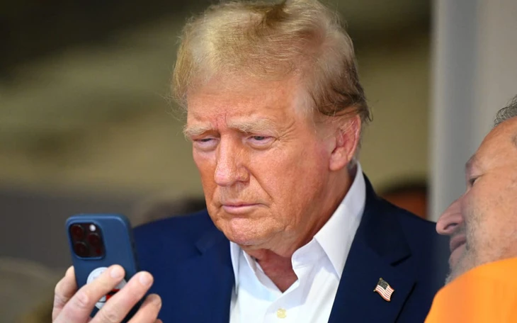 Tập đoàn Trump mở bán smartphone giá 499 USD, khẳng định Made in USA - Ảnh 1.