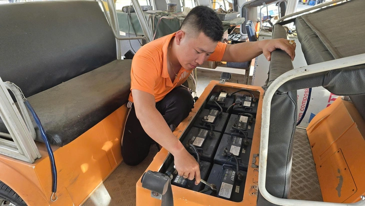 Vì sao hàng loạt công ty xe điện du lịch ở Đà Nẵng buộc tạm dừng chở khách? - Ảnh 2.