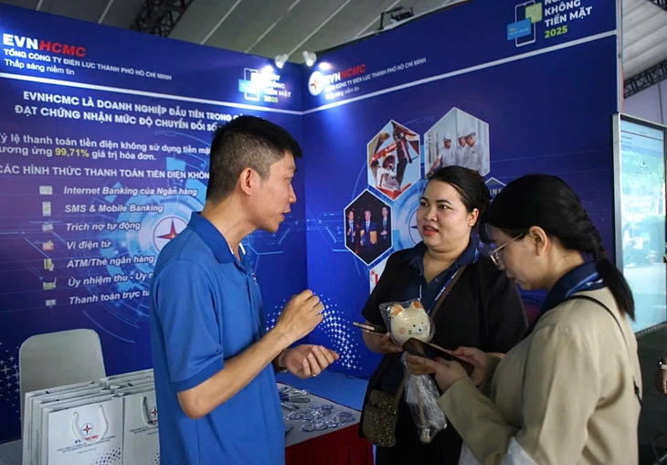 Người dân bất ngờ với những tiện ích trong ứng dụng chăm sóc khách hàng của ngành điện - Ảnh 3.