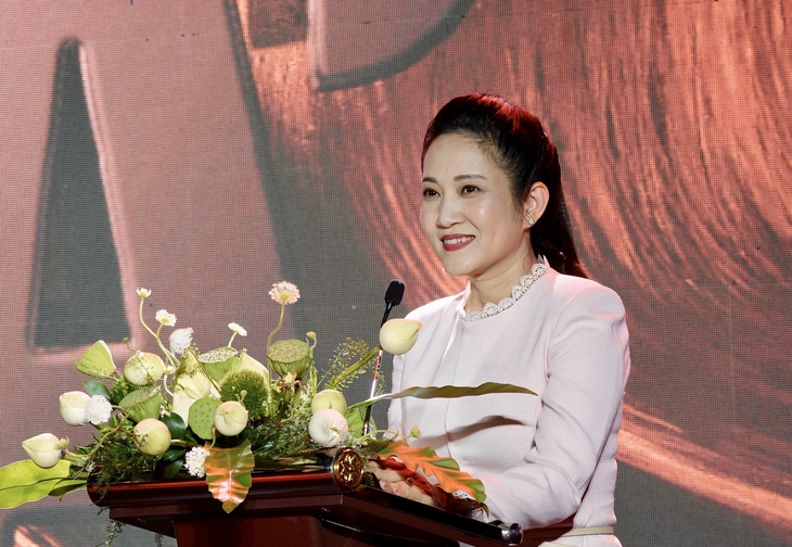 Ngắm các tác phẩm tiêu biểu của TP.HCM qua công nghệ video art đa giác quan - Ảnh 5. video art - Ảnh 5.