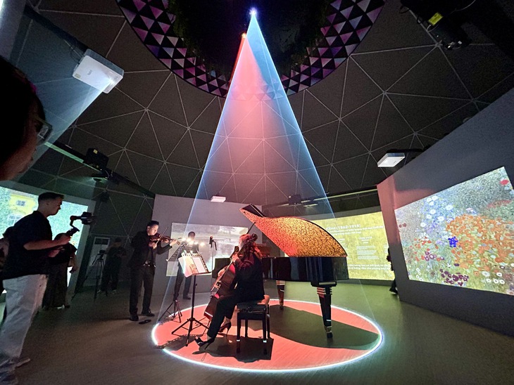 Ngắm các tác phẩm tiêu biểu của TP.HCM qua công nghệ video art đa giác quan - Ảnh 2. video art - Ảnh 2.