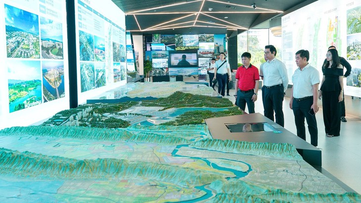 Văn Phú - Ảnh 2.