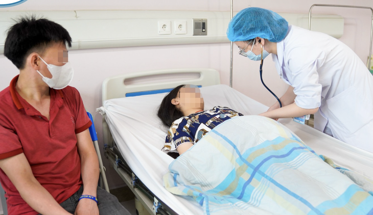 Vụ gia đình vùng cao bị 'chặt chém' 4,9 triệu chuyến xe 22km: Bệnh nhi được điều trị miễn phí - Ảnh 1. chặt chém - Ảnh 1.