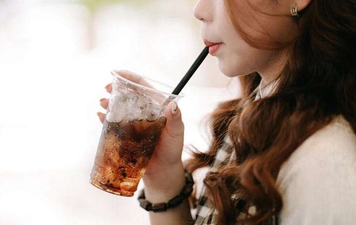 Từ trà sữa, nước ngọt đến bệnh tật bủa vây - Ảnh 1. đường - Ảnh 1.