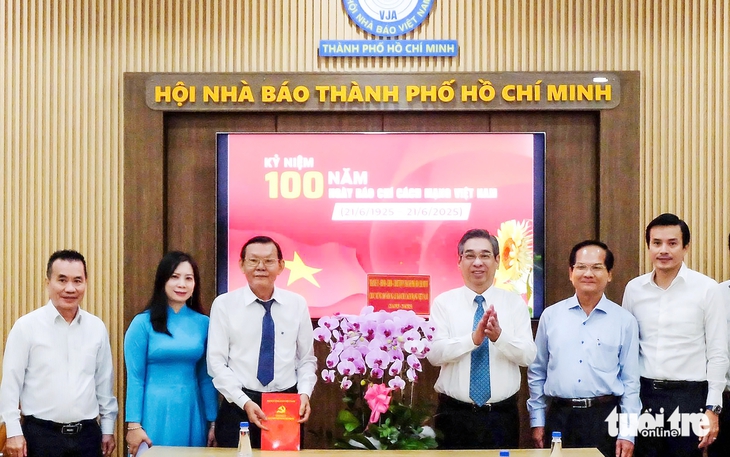 Phó bí thư Nguyễn Phước Lộc thăm, chúc mừng VTV9 và Hội Nhà báo TP.HCM nhân dịp 21-6 - Ảnh 3. Nguyễn Phước Lộc - Ảnh 2.