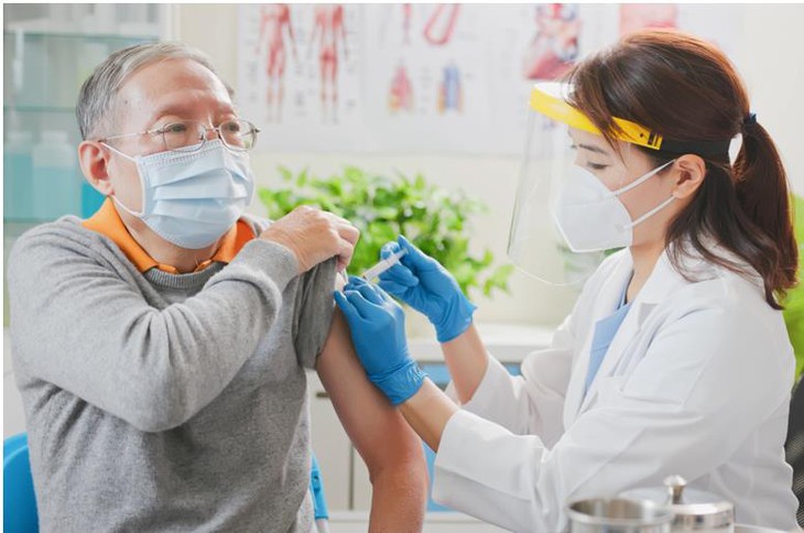 Bảo vệ nhóm nguy cơ cao trong bối cảnh gia tăng COVID-19 - Ảnh 4.