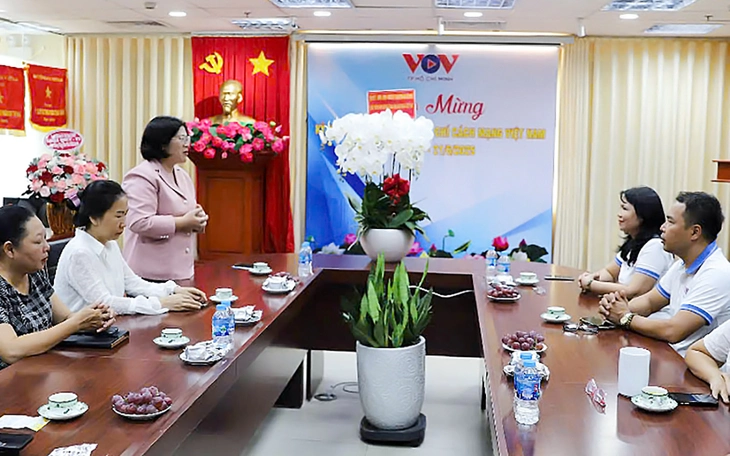Trưởng Ban Tổ chức, Chủ nhiệm Ủy ban Kiểm tra Thành ủy TP.HCM thăm cơ quan báo chí - Ảnh 1.
