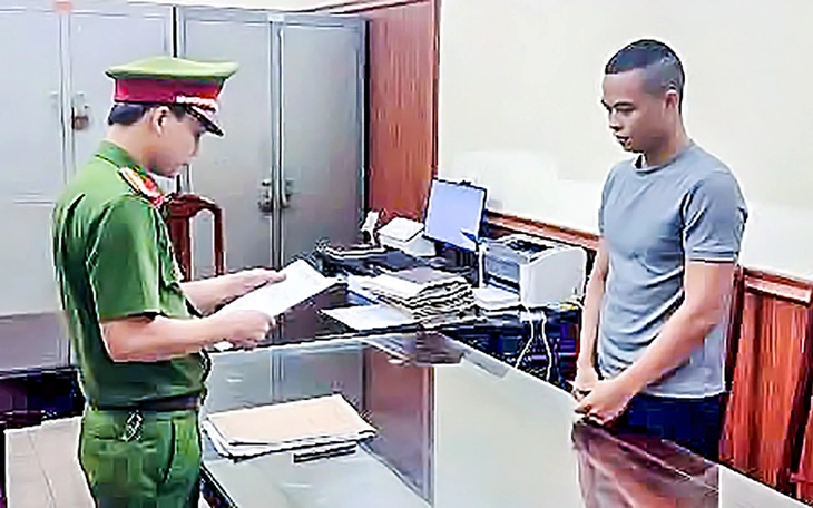 Vụ bắt chủ kênh TikToker 'Gia đình Hải Sen': Nhiều sản phẩm mang nhãn hiệu Hải Sen bị đốt, vứt bỏ ve - Ảnh 3.