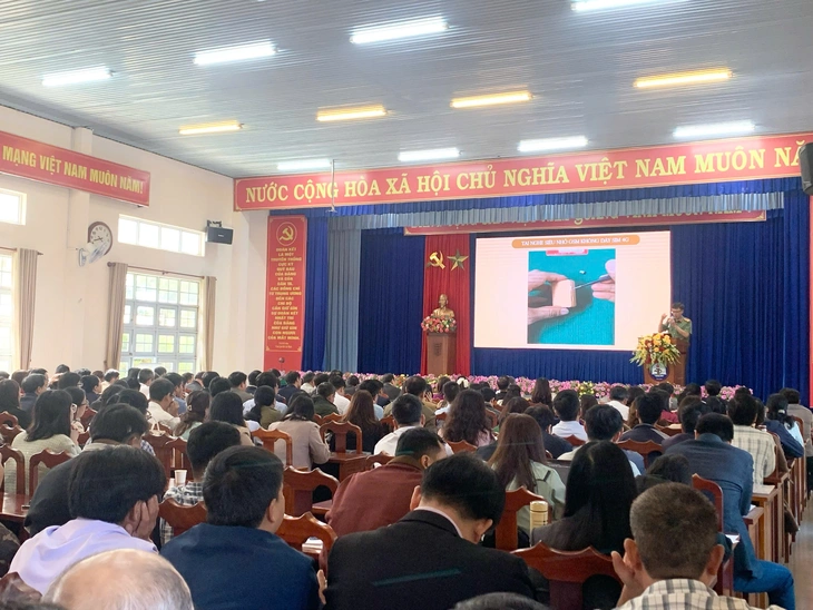 Giám thị học cách nhận diện thiết bị gian lận thi cử công nghệ cao - Ảnh 1.