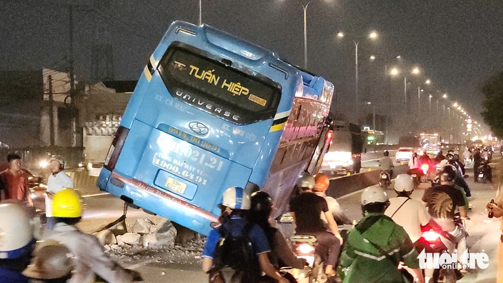 xe khách - Ảnh 1.