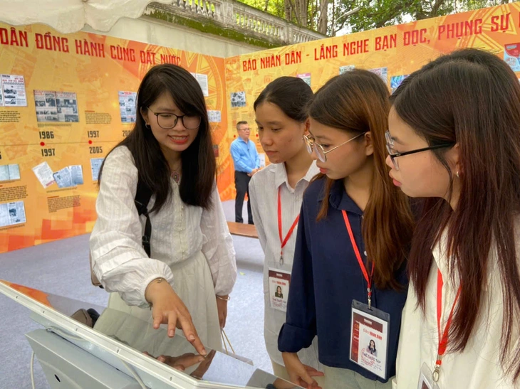 Đọc lại những bài viết về văn hóa, báo chí của Bác Hồ - Ảnh 3. Báo chí cách mạng - Ảnh 3.