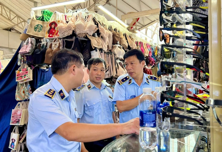 TP.HCM phát hiện nhiều vụ sản xuất, buôn bán hàng giả quy mô lớn - Ảnh 1.