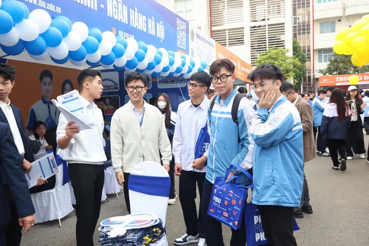Trường ĐH Tài chính - Ngân hàng Hà Nội - Ảnh 2.