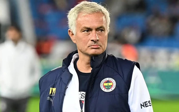 Sốc: học trò cưng của HLV Mourinho đột tử trên sân bóng - Ảnh 4.