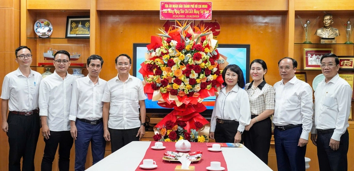 Công an, Viện kiểm sát, Tòa án nhân dân TP.HCM thăm, chúc mừng Báo Tuổi Trẻ - Ảnh 3. Công an, Viện kiểm sát, Tòa án nhân dân TP.HCM thăm, chúc mừng Báo Tuổi Trẻ - Ảnh 3.