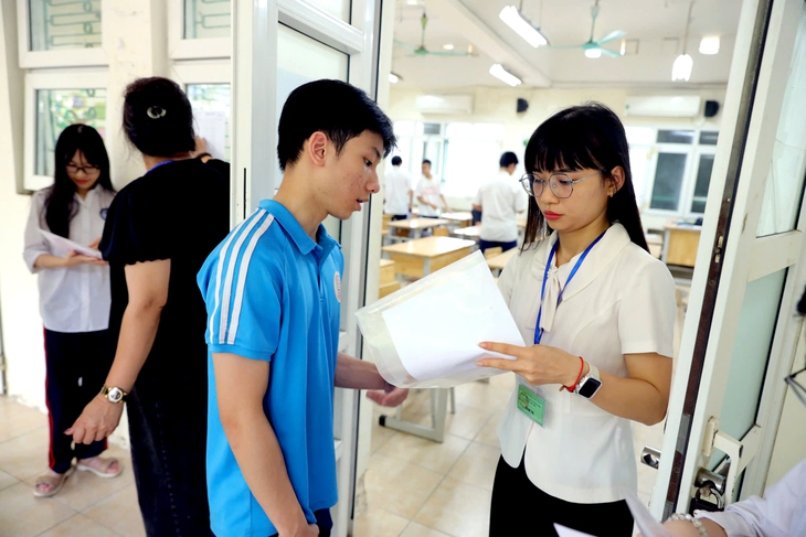 Hà Nội giao bổ sung hơn 11.000 chỉ tiêu tuyển sinh lớp 10 - Ảnh 1.