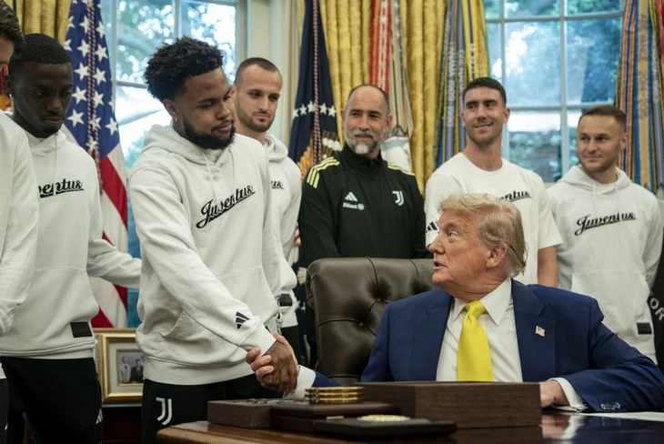 Cầu thủ Juventus 'sượng trân' khi nghe Tổng thống Trump nói chuyện Iran và người chuyển giới - Ảnh 1.