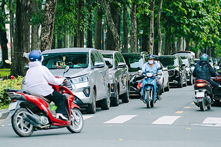 Hết thời ôtô đậu đâu cũng được - Ảnh 1. ô tô - Ảnh 1.