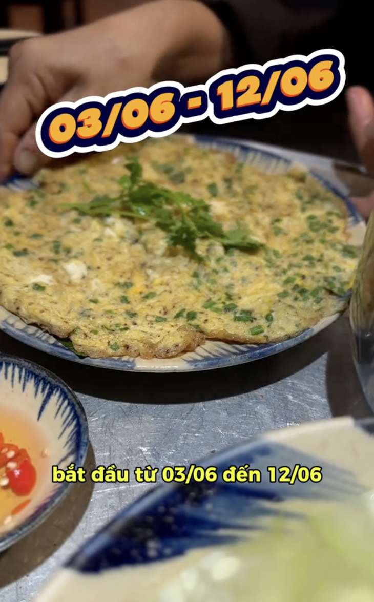 Cơm quê Dượng Bầu xin lỗi vì... - Ảnh 1.