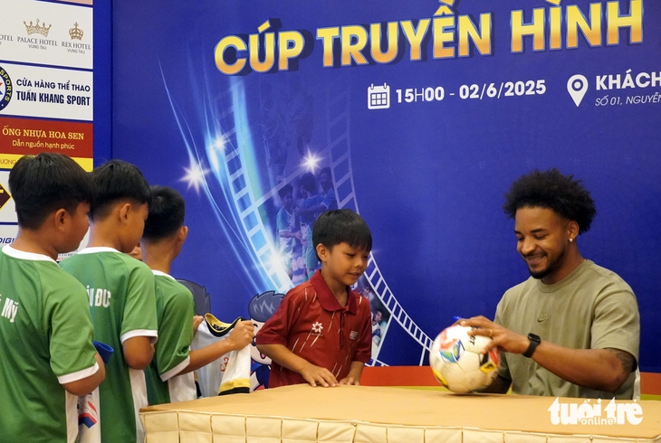 Nguyễn Xuân Son - Ảnh 2.