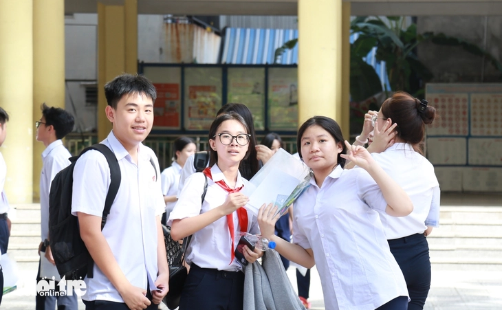 Đề tiếng Anh thi vào lớp 10 Đà Nẵng dễ thở, thí sinh nói không còn áp lực sau môn thi thứ 2 - Ảnh 2.