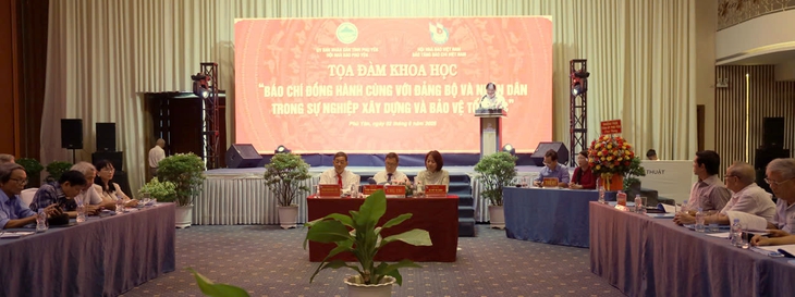 Báo chí khai thác tiềm năng AI, nhưng cần bảo vệ giá trị cốt lõi - Ảnh 1. báo chí - Ảnh 1.