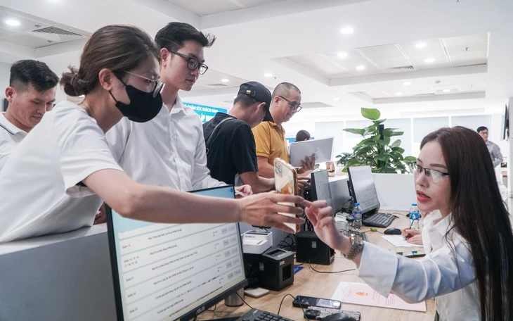 Người Hà Nội bức xúc vì tới lịch hẹn trả kết quả thủ tục hành chính nhưng... chưa có kết quả - Ảnh 5.