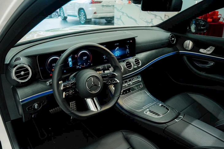 Mercedes-Benz E-Class - Ảnh 4.