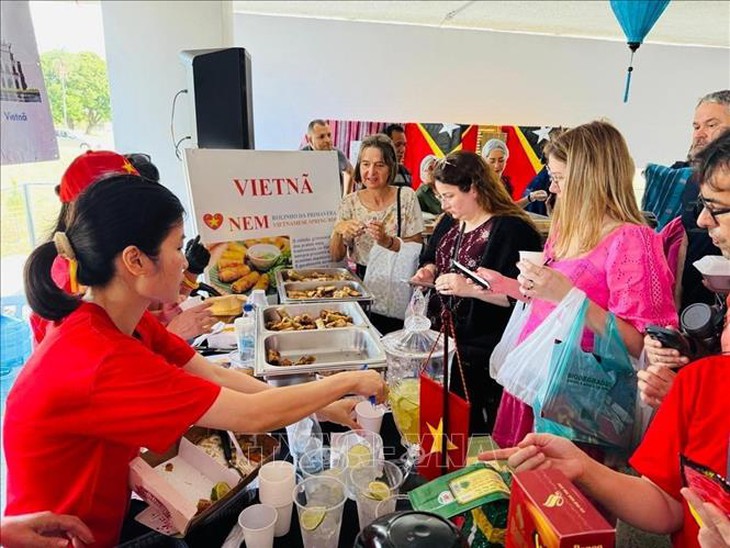 Quảng bá sản phẩm Việt Nam tại hội chợ quốc tế ẩm thực - văn hóa tại Brazil - Ảnh 1. thị trấn - Ảnh 1.