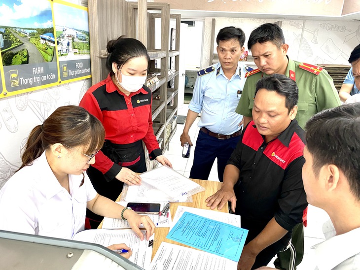 Vụ Công ty C.P bị 'tố' bán thịt heo mắc bệnh: Chiều nay mời chủ cơ sở làm việc - Ảnh 1.