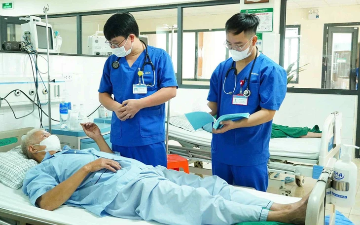 Phân biệt kiệt sức, sốc nhiệt và đột quỵ do nắng nóng để xử lý kịp thời - Ảnh 2.