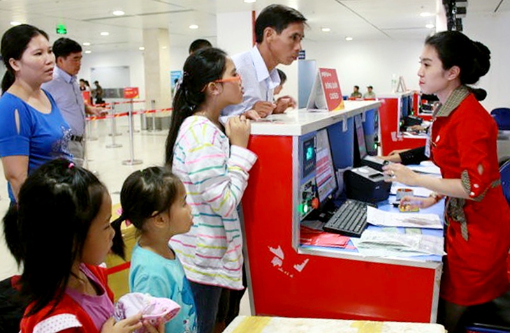 Ưu tiên cho người lớn tuổi, phụ nữ mang thai và có con nhỏ tại sân bay sao phải đắn đo? - Ảnh 1.