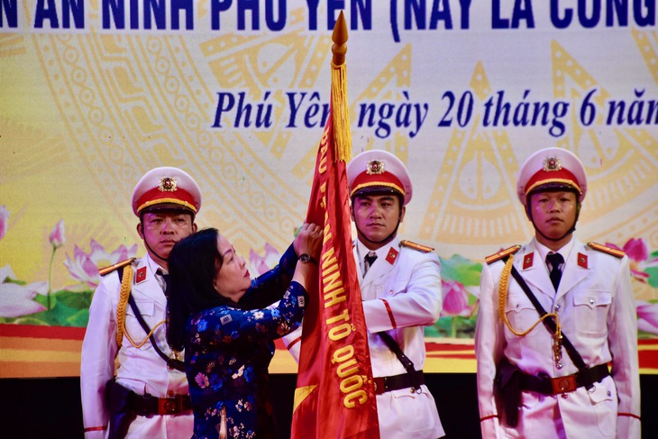Công an tỉnh Phú Yên đón nhận danh hiệu Anh hùng Lực lượng vũ trang nhân dân