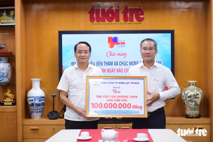 tàu cấp cứu đường thủy - Ảnh 1.