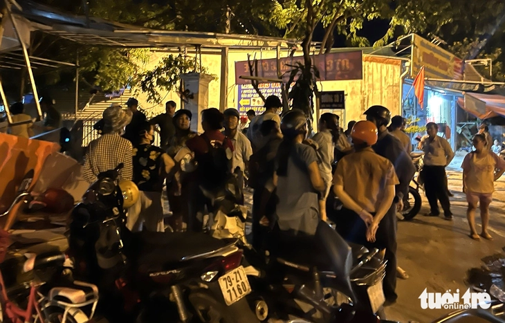 Xe ben tông vào quán cà phê, 1 người chết - Ảnh 2. xe ben - Ảnh 2.
