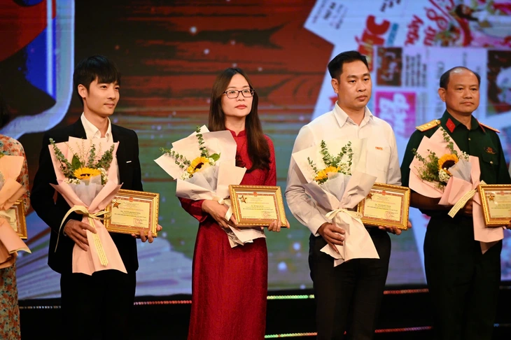Bộ trưởng Lương Tam Quang: Người làm báo Công an nhân dân phải thật sự là 'thư ký của thời đại' - Ảnh 3.