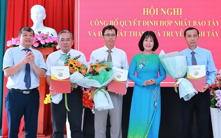 Ông Lê Huy Toàn làm tổng biên tập Báo và Đài phát thanh truyền hình Bình Thuận sau hợp nhất - Ảnh 2.