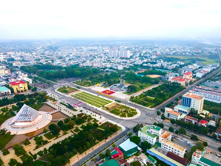 Chủ tịch Ninh Thuận viết thư gửi cán bộ, công chức, viên chức trước khi sáp nhập với Khánh Hòa - Ảnh 2.