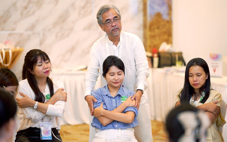 Khủng hoảng tâm lý, thứ làm dịu cơn đau không nằm trong màn hình  - Ảnh 8.